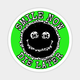 Smile now die later with lettering Magnet